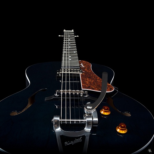 Godin 5th Ave Night Club Indigo Blue Электрогитара арктоп, с футляром