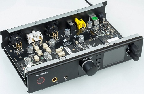 RME ADI-2 DAC Конвертер 2-канальный с поддержкой DSD до 768 кГц, цифро-аналоговый (USB, SPDIF/ADAT, аналог)