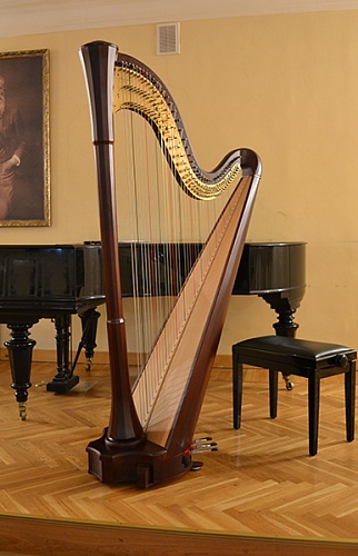 19G002-C19 Арфа педальная, широкая дека, 46 струн, махагони, Срок изготов. 3 мес, Resonance Harps