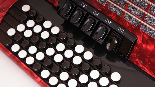 Weltmeister Romance603-III-72/60-RD Romance 603 Аккордеон кнопочный 60/72/III/5, красный