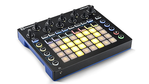 Novation Circuit Грувбокс с матричным управлением