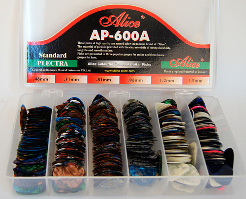 Alice AP-600A Коробка медиаторов, 600шт, 6 толщин.