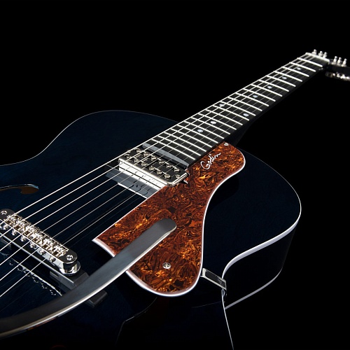 Godin 5th Ave Night Club Indigo Blue Электрогитара арктоп, с футляром