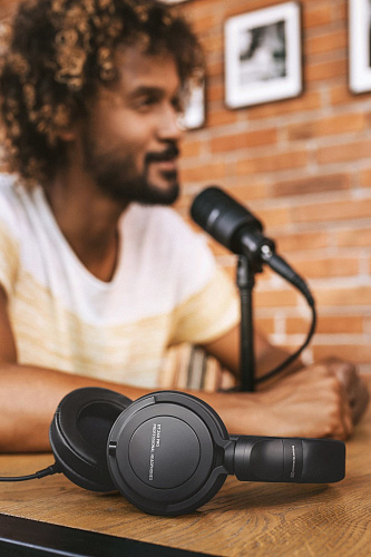 Beyerdynamic DT 240 PRO Мониторные наушники