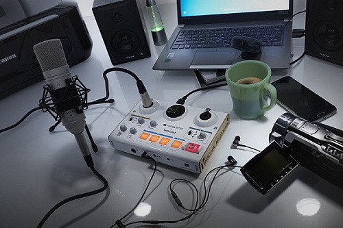 Tascam US-42 USB аудио интерфейс/контроллер
