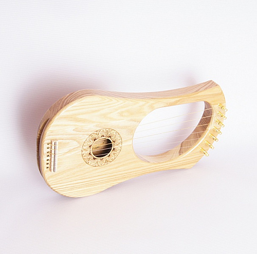 Мозеръ LH-7R Лира 7-струнная, резонаторный корпус, с чехлом