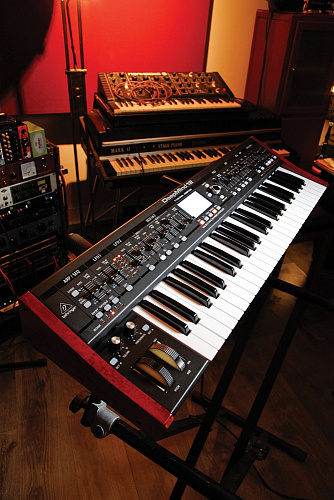 Behringer DeepMind 12 Аналоговый синтезатор, 49 клавиш