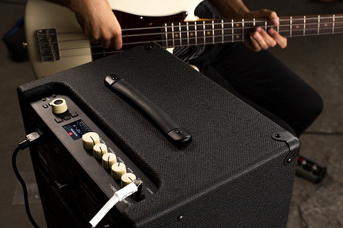 FENDER RUMBLE STUDIO 40 230V EU Моделирующий комбоусилитель для бас-гитары, 40 Вт