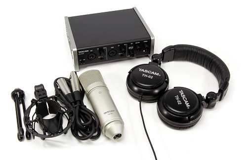 Tascam TrackPack 2x2 Комплект для звукозаписи