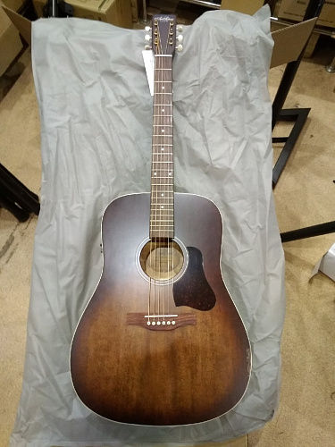 Art & Lutherie Americana Bourbon Burst QIT Электроакустическая гитара (уценка)