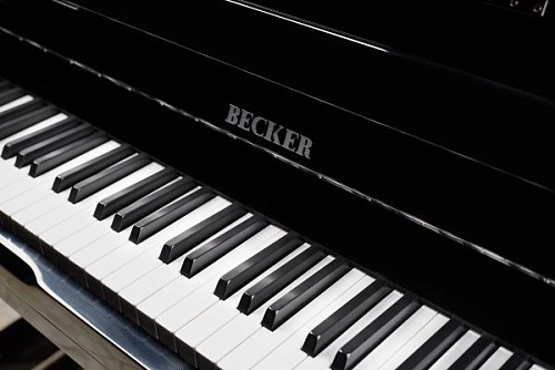 Becker CBUP-112PB Пианино черное полированное, банкетка в комплекте