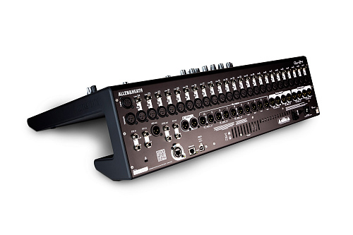 Allen&Heath QU-24C (QU-24) Цифровой микшер 24 микрофонных/линейных входа, 3 стерео входа, хром