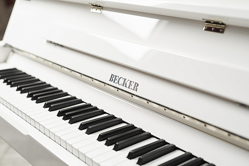 Becker CBUP-120PW пианино белое полированное, банкетка в копмлекте