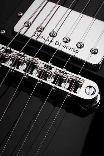 Schecter CORSAIR W/BIGSBY Гитара полуакустическая