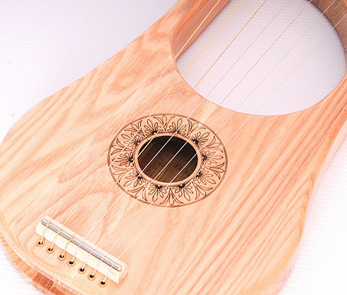 Мозеръ LH-7R Лира 7-струнная, резонаторный корпус, с чехлом