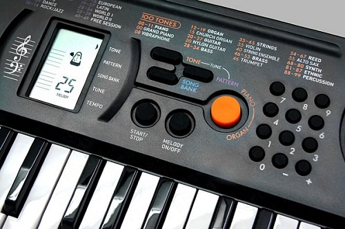 Casio SA-76 Синтезатор 44 клавиши, черный/оранжевый