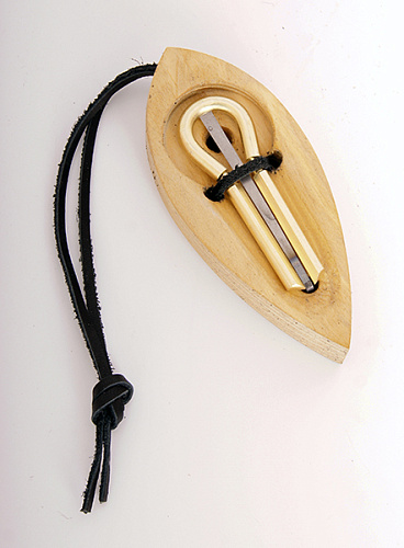 Мозеръ FV-2 Деревянный футляр для варгана длиной 70-85см , лодочка, кожаный ремешок