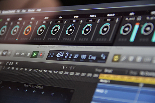 Apogee Element 88 Интерфейс Thunderbolt мобильный 32-канальный, 192 кГц