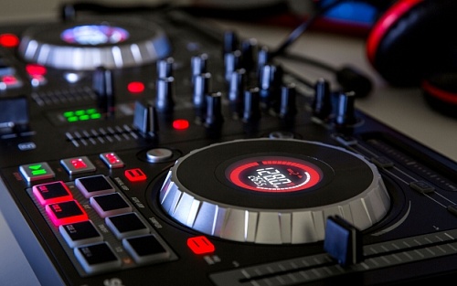 NUMARK MixTrack Platinum USB DJ-,  Serato DJ