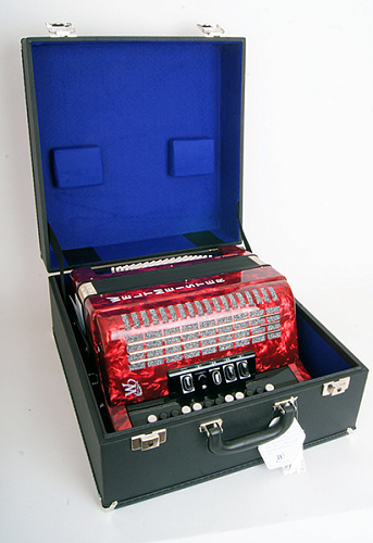Weltmeister Romance603-III-72/60-RD Romance 603 Аккордеон кнопочный 60/72/III/5, красный