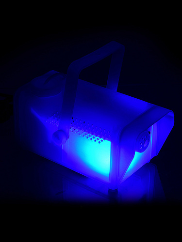 X-POWER X-025A Дым-машина пластик, 400Вт с  LED подсветкой