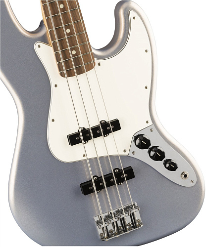 FENDER PLAYER JAZZ BASS®, PAU FERRO FINGERBOARD, SILVER 4-струнная бас-гитара, цвет серый