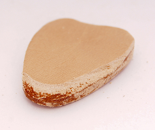 Мозеръ P07 Медиатор кожаный для домры альт